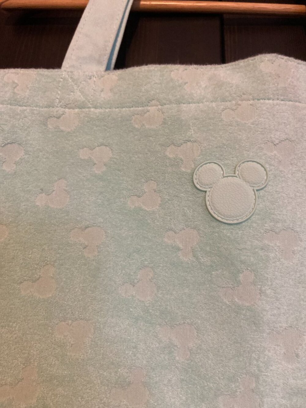 Disney Mickey Mouse Summer Large Beach Tote 2023 Lifesaver Charm Aquamarine - Picture 7 of 16